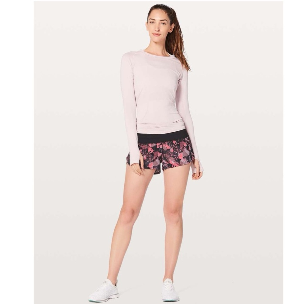 Lululemon Speed Up Short 2.5"'
Translucence Alpine White Multi / Black Sz 6